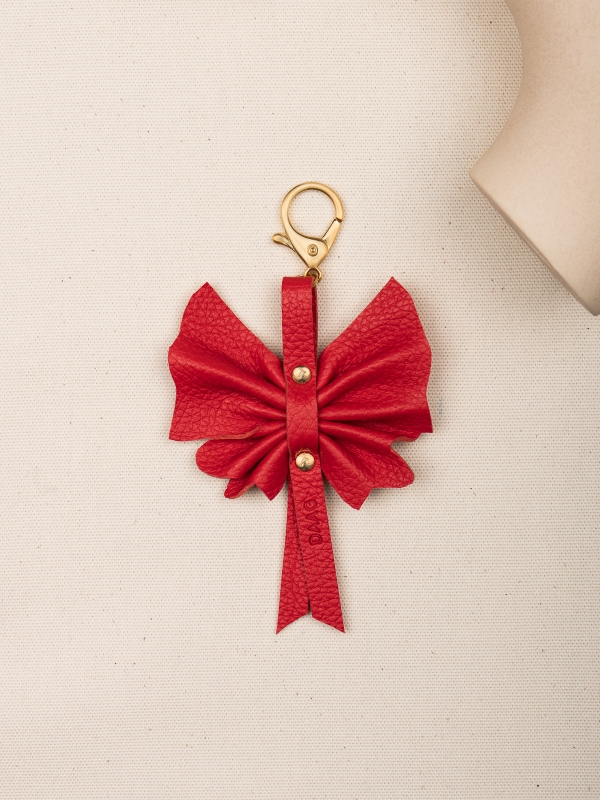 CHARMS motylek czerwony skórzany breloczek.jpg