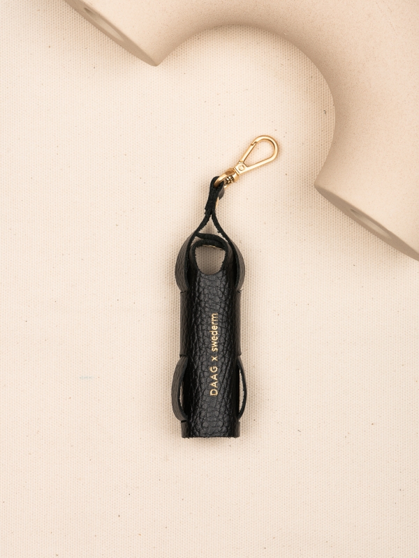 CHARMS etui na pomadkę czarne DAAG x swederm.jpg
