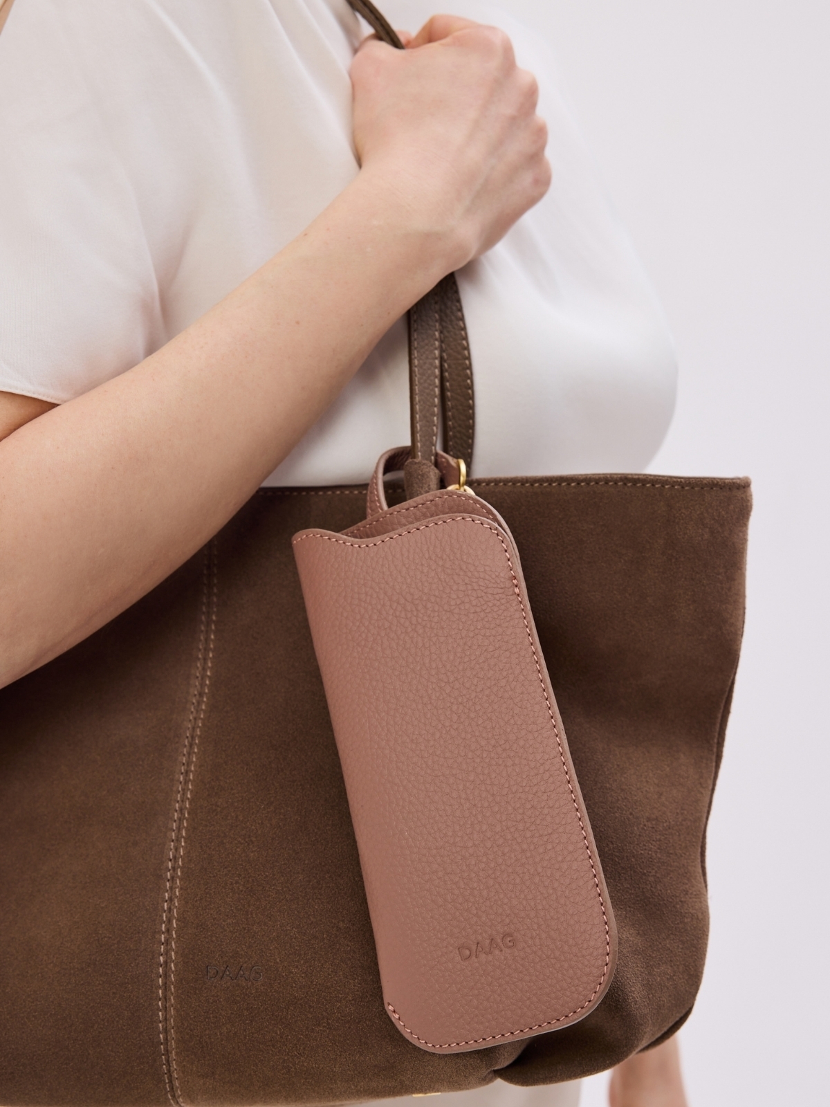 KAIA pudrowy róż groszek etui na okulary skórzane damski futerał pokrowiec.jpg