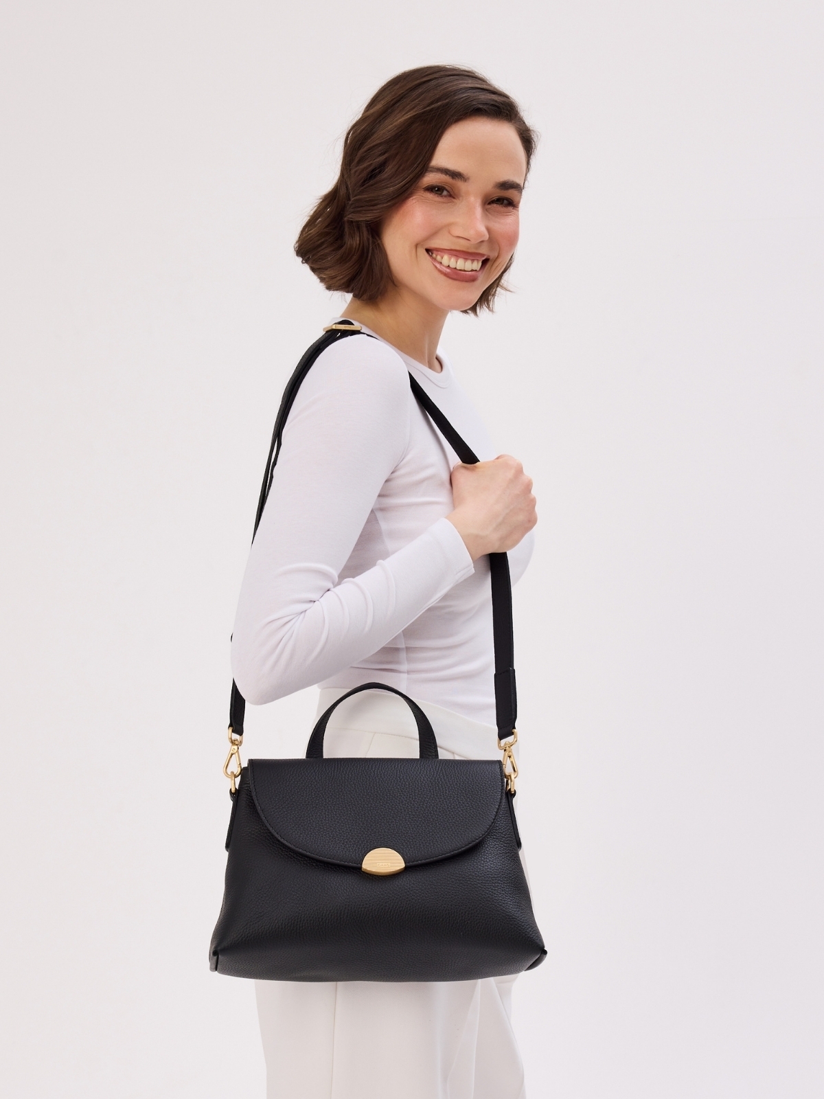 CAROLYN czarna groszek skórzana torebka damska kuferek do ręki.jpg