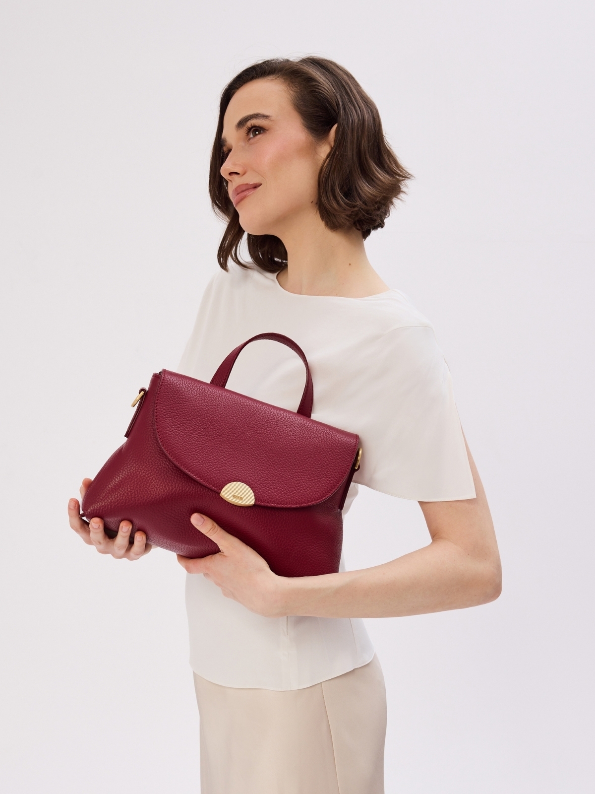 CAROLYN bordowa groszek skórzana torebka damska kuferek do ręki.jpg