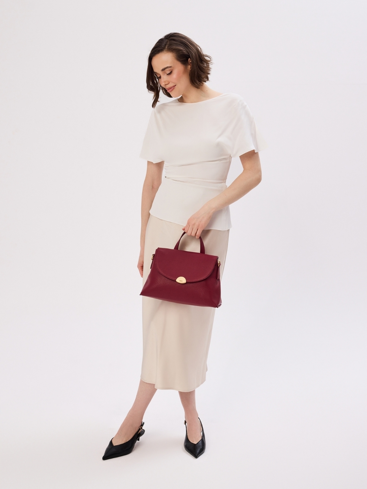 CAROLYN bordowa groszek skórzana torebka damska kuferek do ręki.jpg