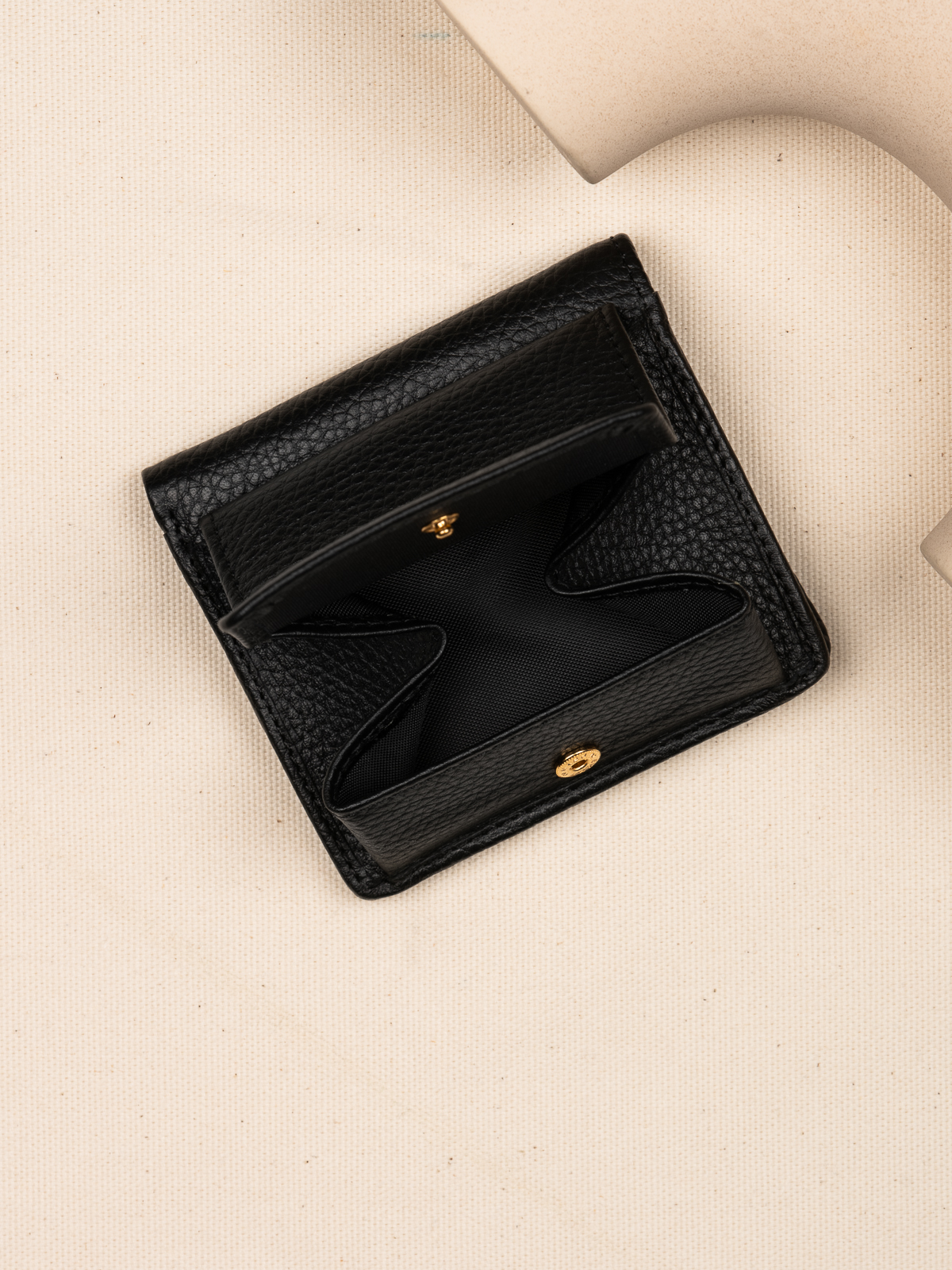 MARY czarny groszek skórzany portfel damski.jpg