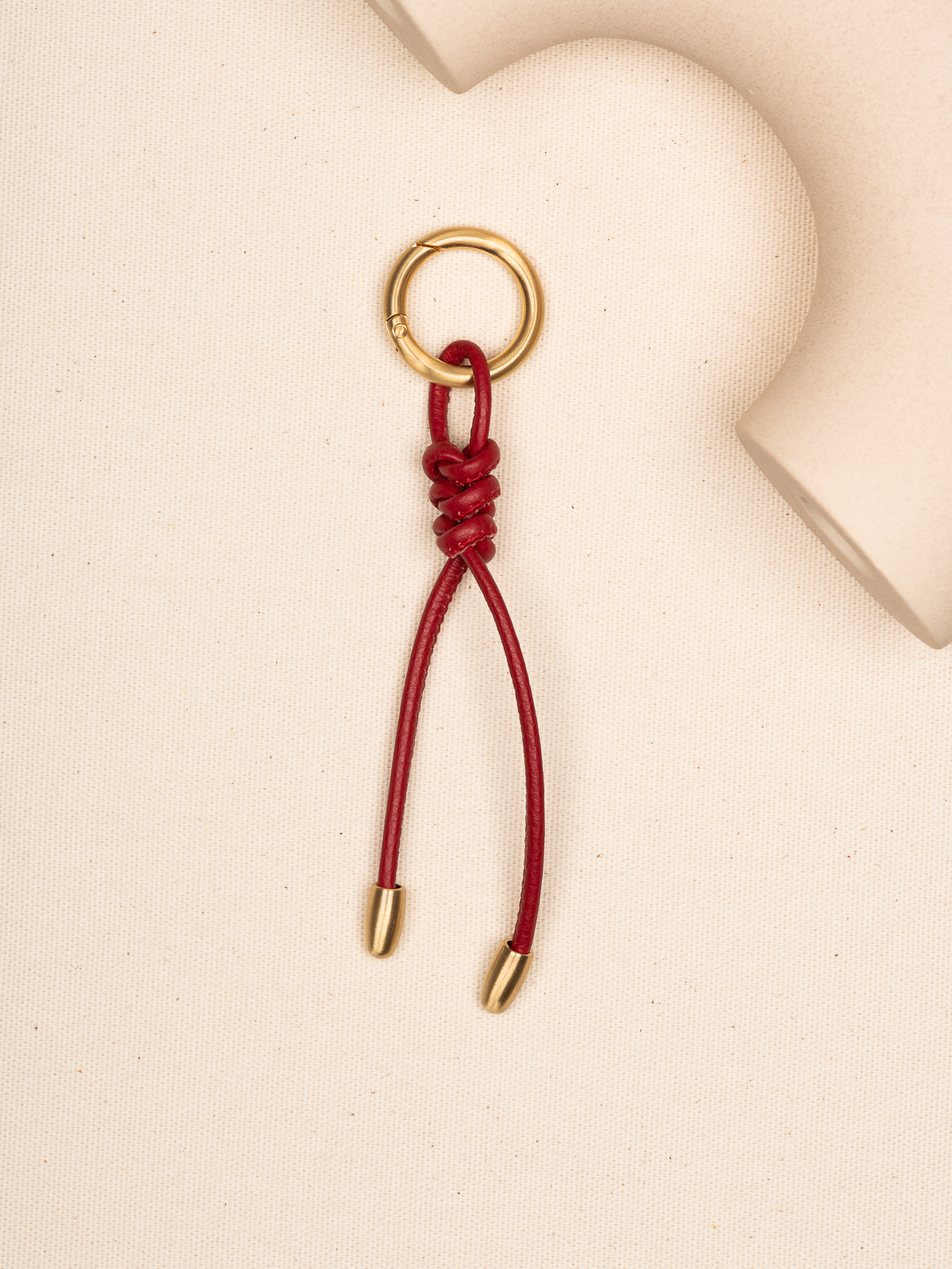 CHARMS troczek czerwony groszek breloczek skórzany lgs.jpg