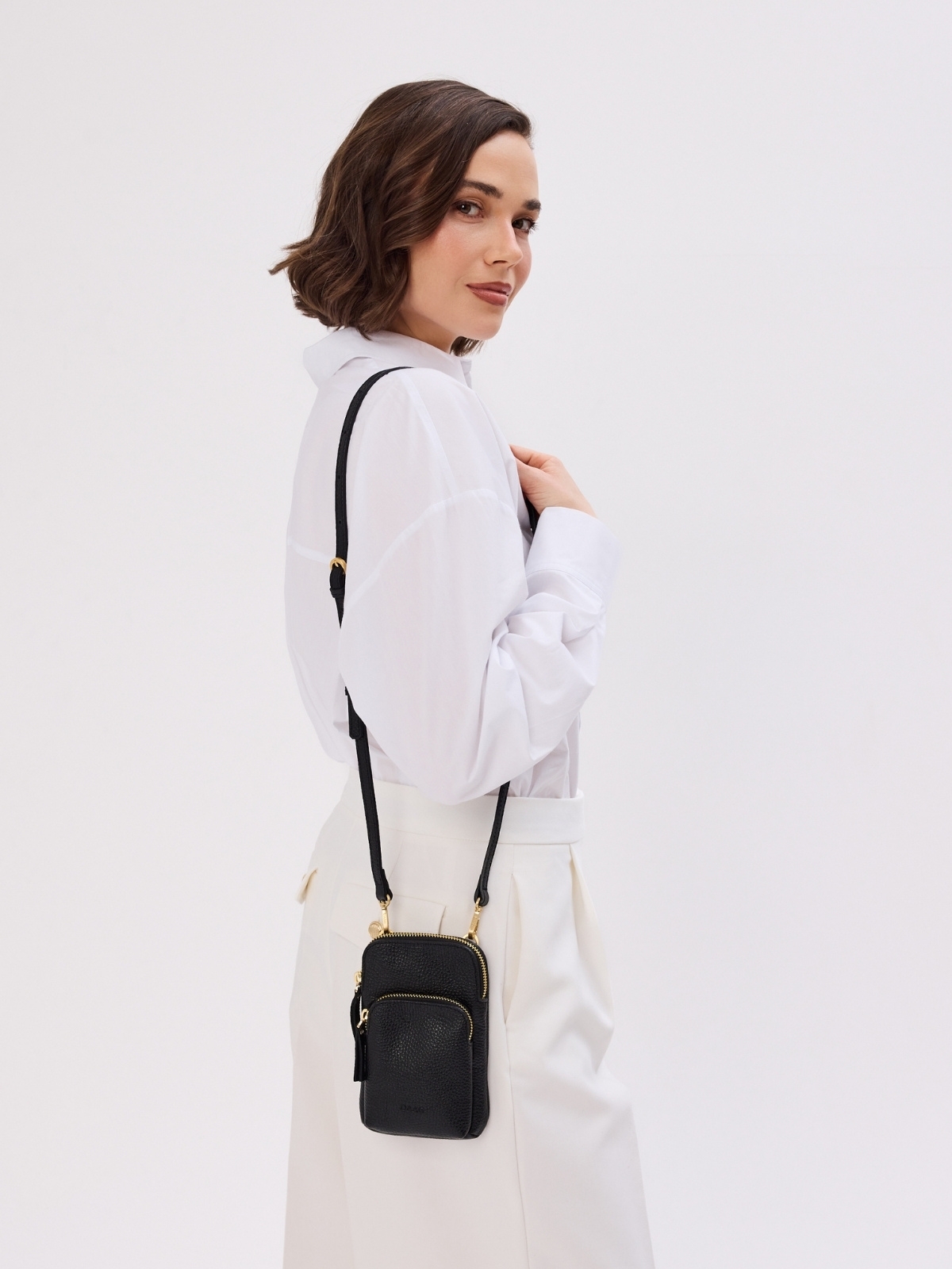 MILLIE czarna skórzana torebka na telefon torebeczka na telefon.jpg