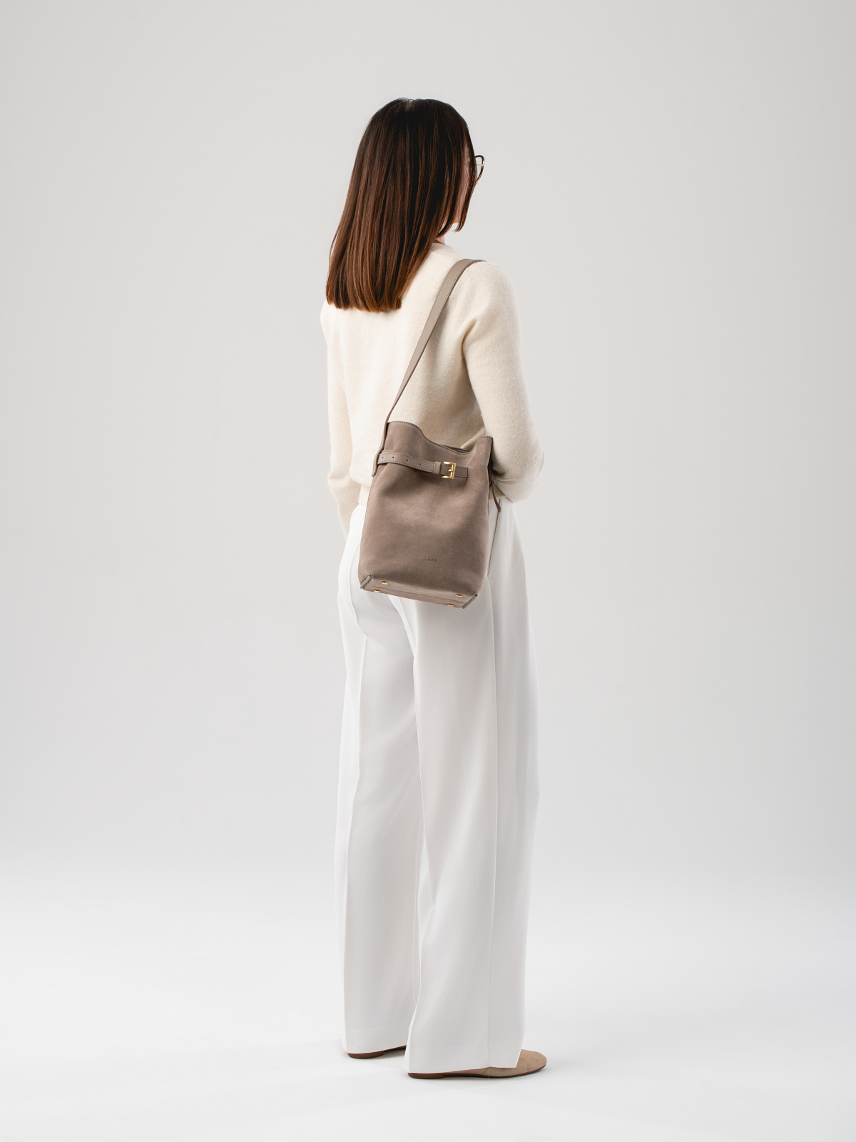 ISOLDE zamsz jasny taupe skórzana torebka damska worek na ramię.jpg