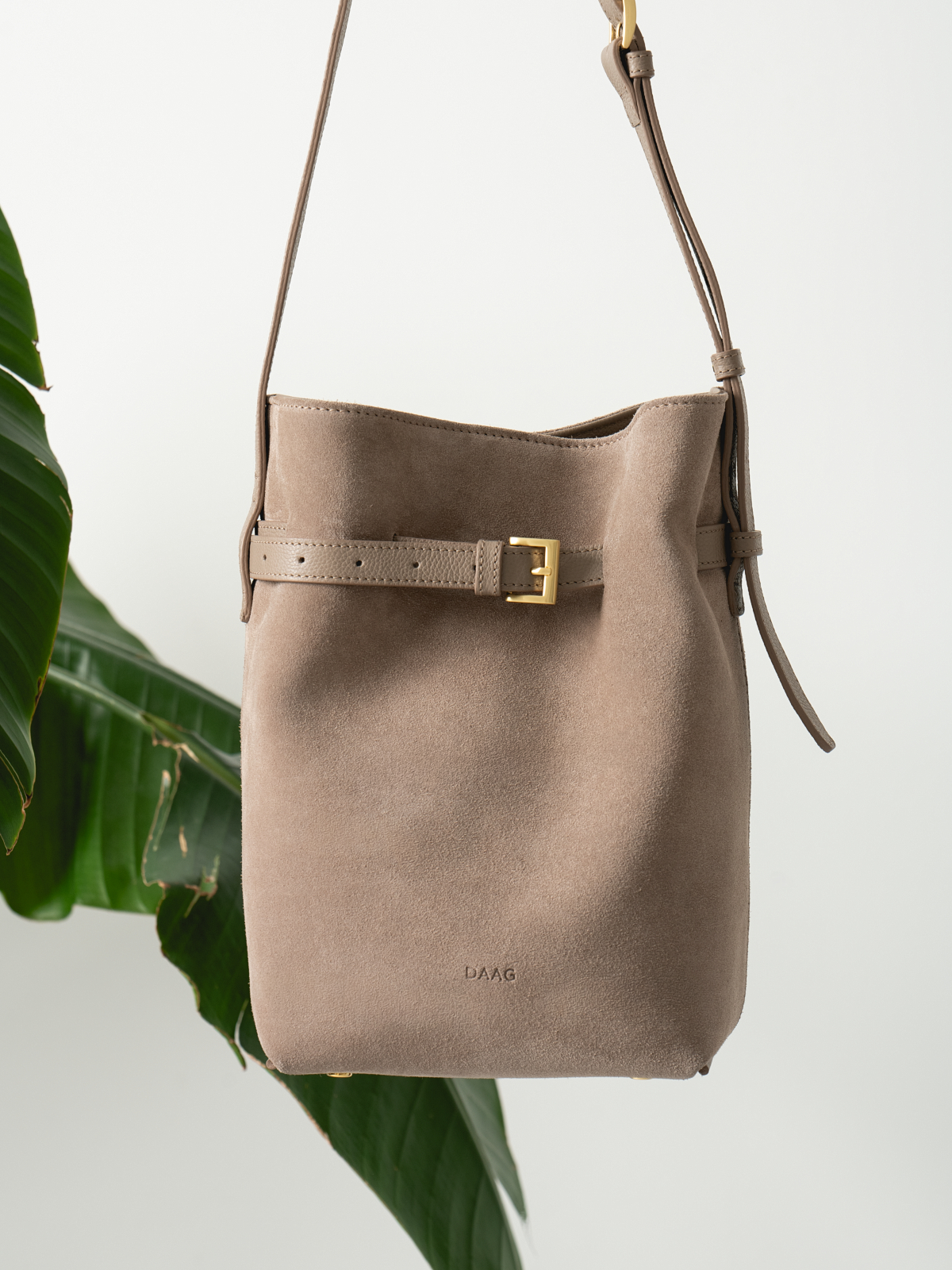 ISOLDE zamsz jasny taupe skórzana torebka damska worek na ramię.jpg